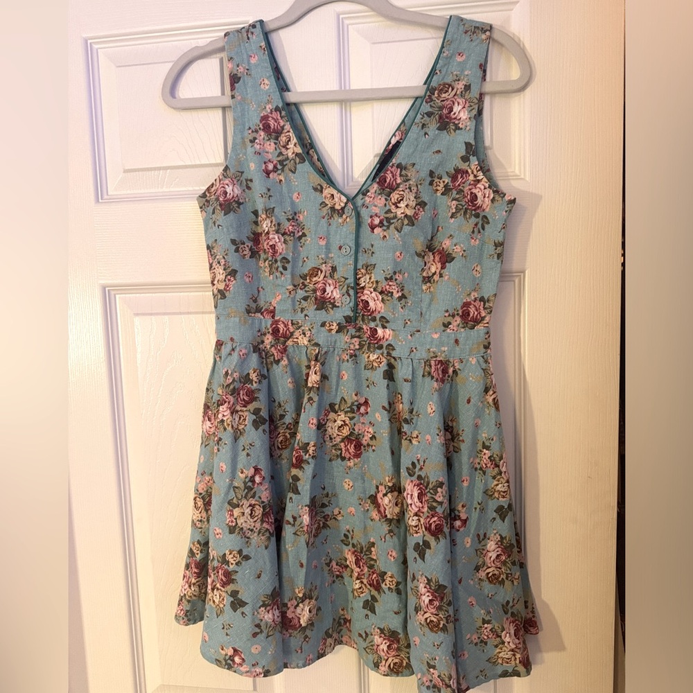 Beautiful linen floral dress!